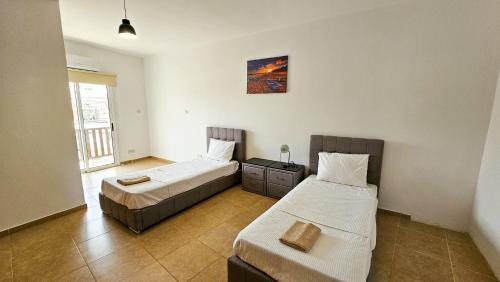 Larnaca City Centre Apartment | Sky Ward City Rooms, 150m from Chabad Lubavitch