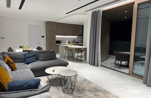 City Centre Apartment | SkyHigh Central 360 Gym & Pool