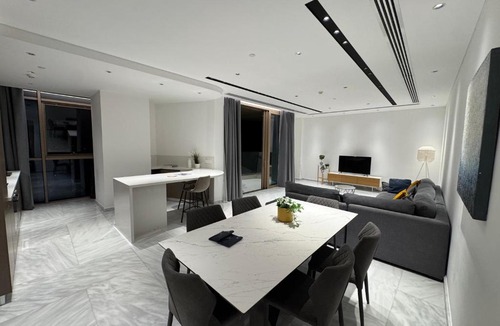 City Centre Apartment | SkyHigh Central 360 Gym & Pool