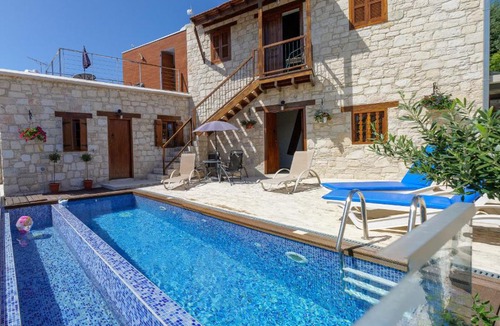 Kallepia Villa | Stonehouse with private swimming pool