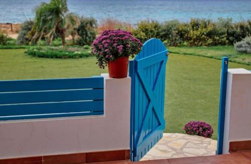 Ayia Thekla Villa | Stunning seafront villa with private pool