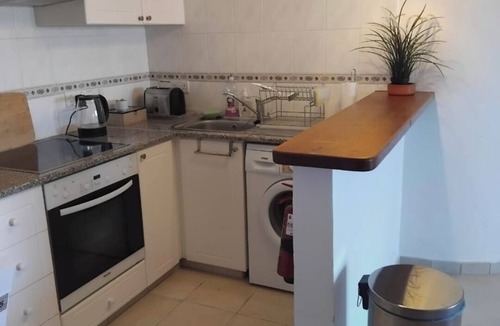 Paphos Apartment | Stylish 2BR in Limnaria Gardens and short walk to beach, shops & Paphos Harbour
