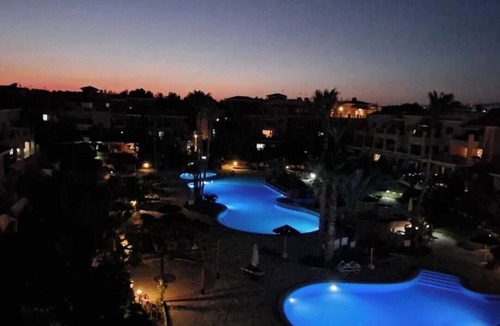Paphos Apartment | Stylish 2BR in Limnaria Gardens and short walk to beach, shops & Paphos Harbour