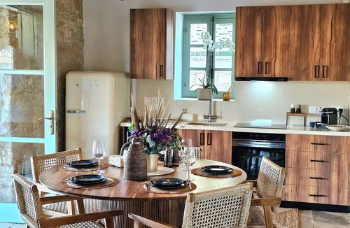 Dora House | THE COTTAGE-Modern Tradition-Luxury 2-BR Boho Retreat with Private Infinity Pool