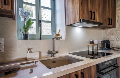 Dora House | THE COTTAGE-Modern Tradition-Luxury 2-BR Boho Retreat with Private Infinity Pool