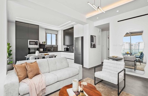 Universal Apartment | The Emblem Residence by Nomads