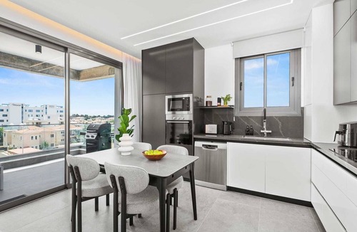 Universal Apartment | The Emblem Residence by Nomads