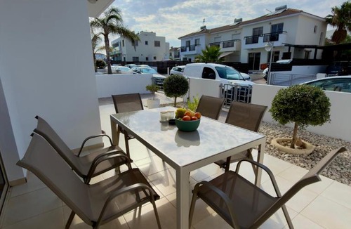 Pernera Villa | The Luma - Modern 3BR Villa - Walking to Beach