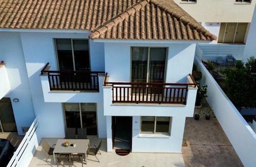 Pernera Villa | The Luma - Modern 3BR Villa - Walking to Beach