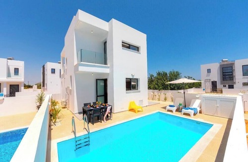 Kapparis Villa | This amazing 2 bedroom villa is located at the peaceful Kapparis area