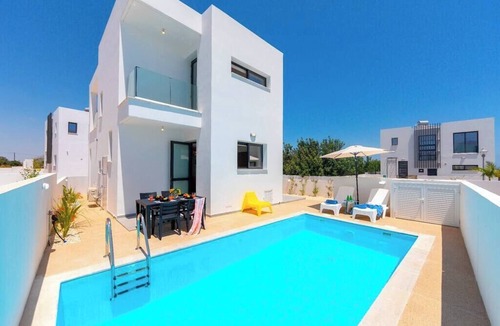 Kapparis Villa | This amazing 2 bedroom villa is located at the peaceful Kapparis area