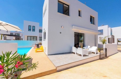 Kapparis Villa | This amazing 2 bedroom villa is located at the peaceful Kapparis area