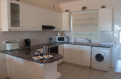 Universal Apartment | Two Bedroom Ground Floor Apartment with Shared Pool (Universal/Paphos)