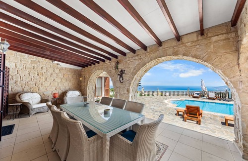 Lara Cottage | Villa Chara - a villa that sleeps 8 guests in 4 bedrooms