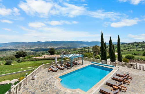 Lara Cottage | Villa Chara - a villa that sleeps 8 guests in 4 bedrooms