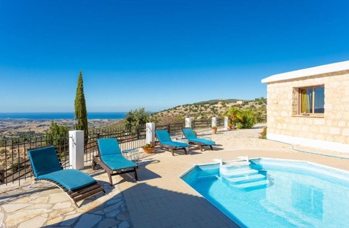 Peristerona Villa | Villa Heaven