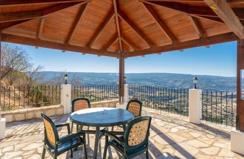 Peristerona Villa | Villa Heaven