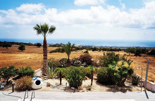 Peyia Town Villa | Villa Hesychia Attractive and spacious 3-bed detached villa with private pool