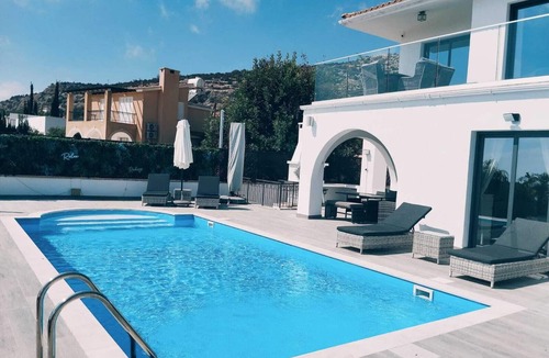 Peyia Town Villa | Villa Hesychia Attractive and spacious 3-bed detached villa with private pool