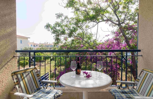 Universal House | Villa Nadezda – 3-Bedroom Villa with Pool near Paphos Harbour