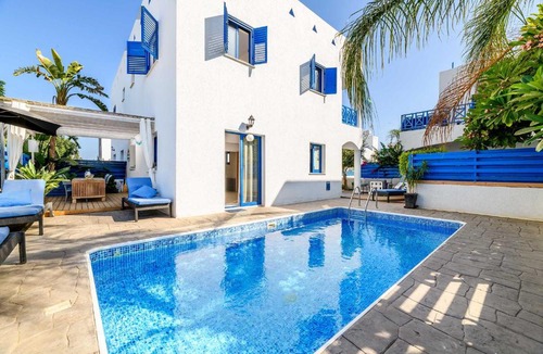 Dherynia Villa | Villa Santorini