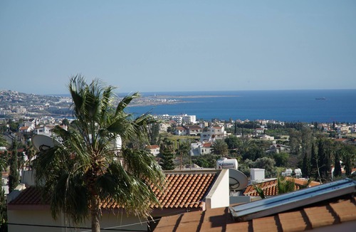 Peyia Town Villa | Villa with priv. Pool, beautiful garden and shady veranda - 5 min to the beach