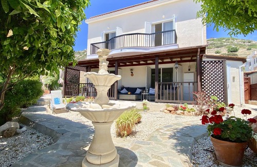 Peyia Town Villa | Villa with priv. Pool, beautiful garden and shady veranda - 5 min to the beach