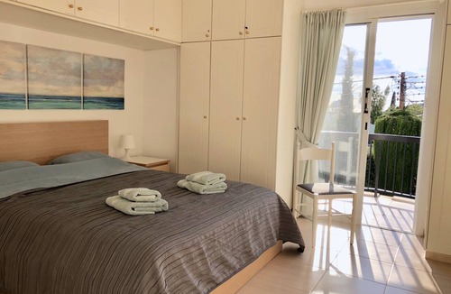 Peyia Town Villa | Villa with priv. Pool, beautiful garden and shady veranda - 5 min to the beach