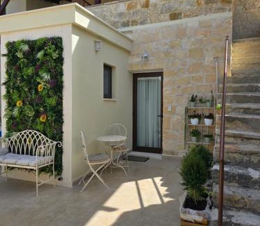 Anogyra House | Xenonas Hiliostrofi