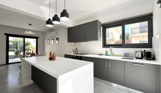 148 LIM - Stay Lumiere House