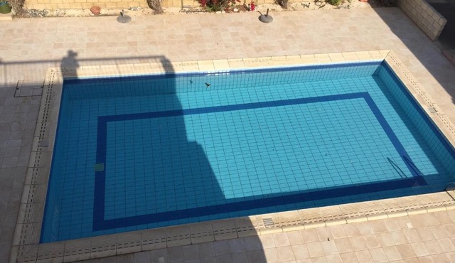 2 Bed Flat - Sleeps 4 - Pool - Parking - Wifi in Xylophaghou