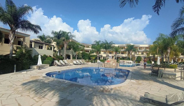 2 Bedroom House Sleeps 6 - Pool, Hot tub, Garden