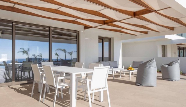 3 bed villa, gym, sauna, stunning views in Larnaca Bay