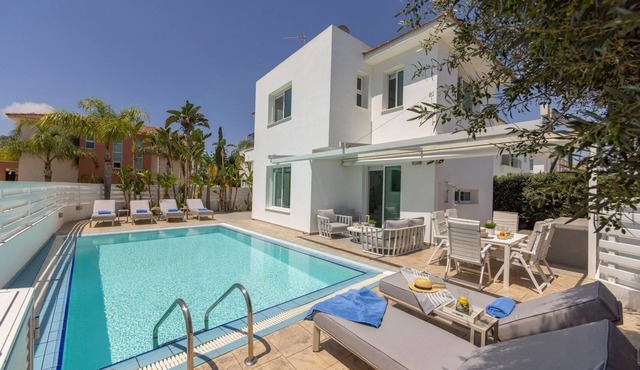 3 bedroom villa with pool in Ayia Triada in paralimni