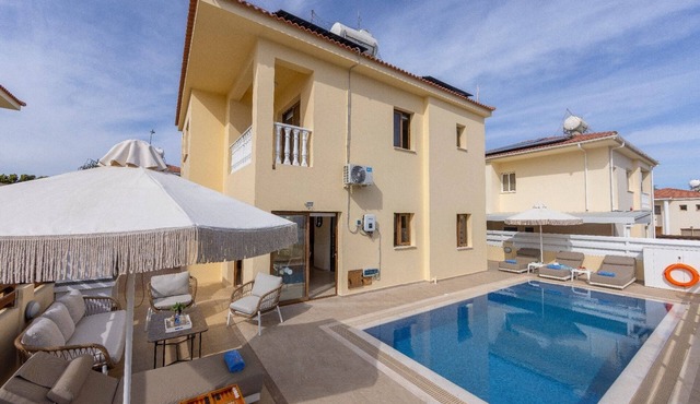 4 Bedroom Villa Next To Ayia Triada Beach in Paralimni