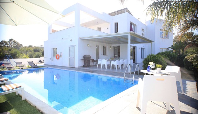 Akefalou Bay Villa - 5 Bedroom Exclusive villa