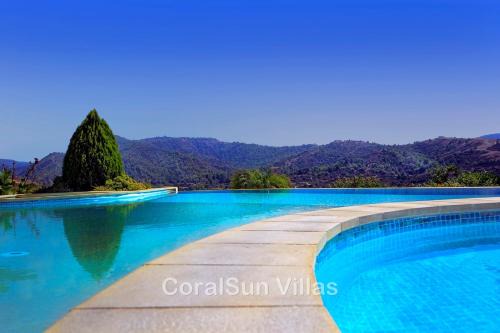 Amazing Luxury Villa, Enormous Heated Pool Jacuzzi, Gym, Games Room In Paphos,
