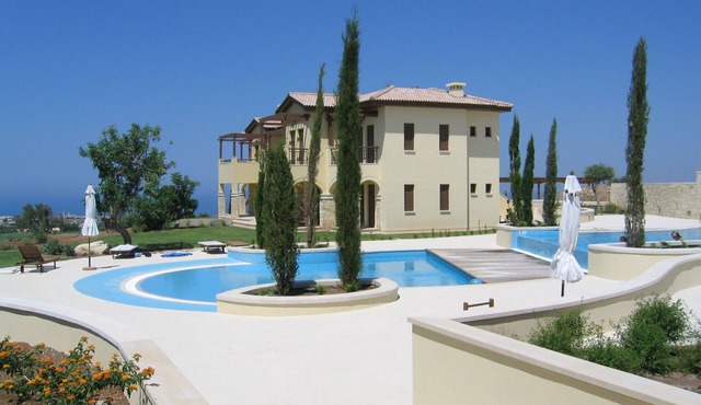 Aphrodite Hills Garden Apartment With Panoramic Golf & Sea Views. Free WIFI. in Paphos