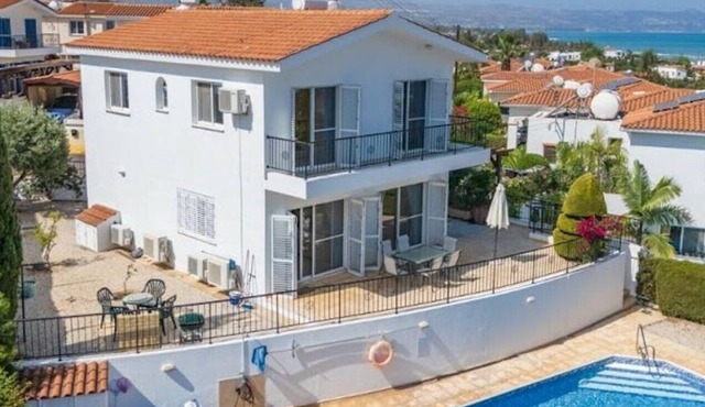 Argaka, Cyprus - 3 Bedroom villa minutes walk from the beach (6 guests)