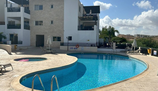 Armonia Court Kapparis, cosy 1 bed apartment, shared pool, beach/shops nearby