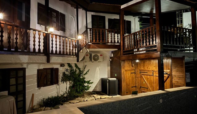 Birds of Paradise: An authentic vacation home just 6 minutes from the Mediterranean Sea. in Pentakomo Lemesos