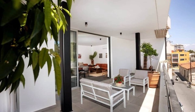 Bridge House 201-3BR Modern Apt with parking