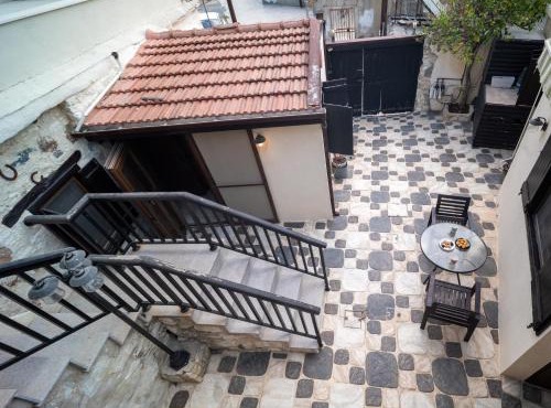 Casa Piedra, Hidden Gem, 2 BR House, BBQ, Patio in Monagroulli