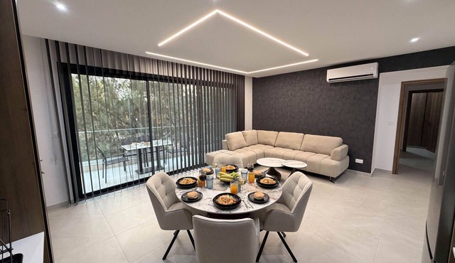 Cecilia Suite #101 - 2BDR - 24/7 Concierge in Lakatamia
