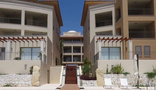 Celeste by the Sea: Summer Chill, Pool, Beach 2BR.