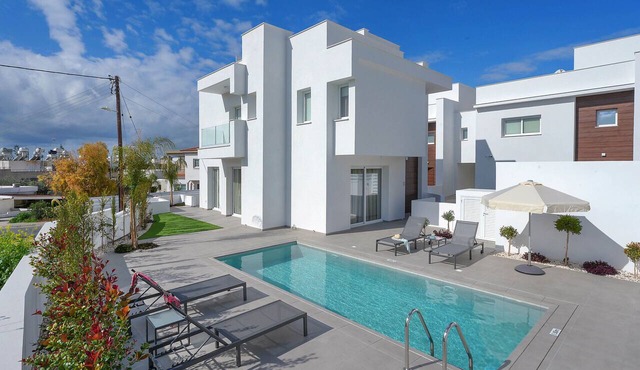 Celeste: New Private 4-Bed Villa, Central Napa