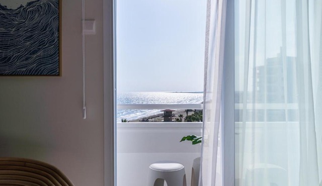 Compass 1-BR Apartment by Makenzy Beach