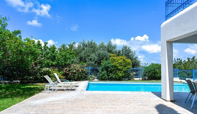 Estia Villa: Nature's Luxury