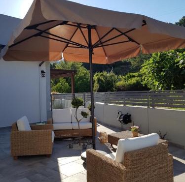 Evmelia Kakopetria Suites