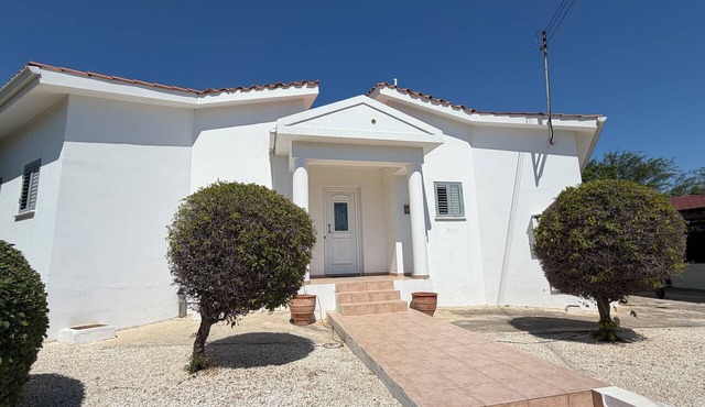Family Villa With Large Pool, Home Away From Home in Pegeia